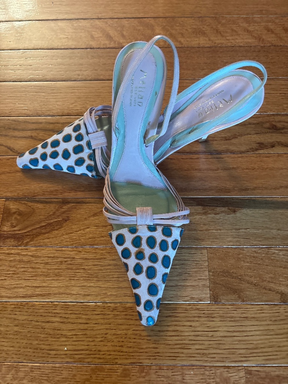 Vintage luxury pointed-toe slingback pump